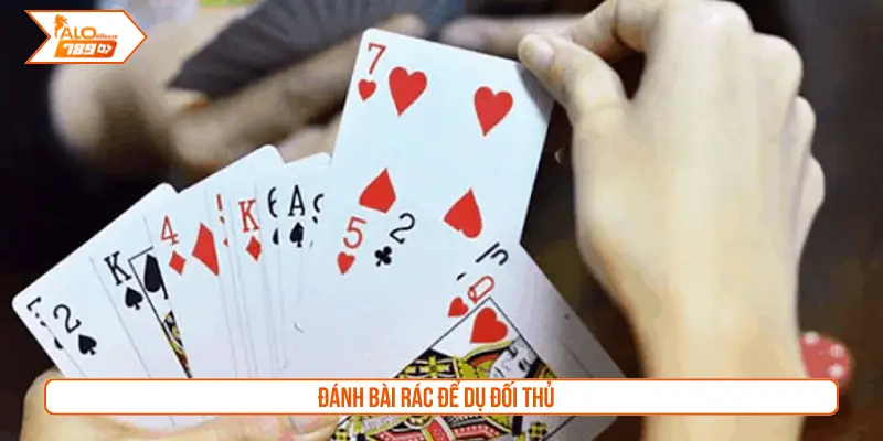 Đánh bài rác để dụ đối thủ